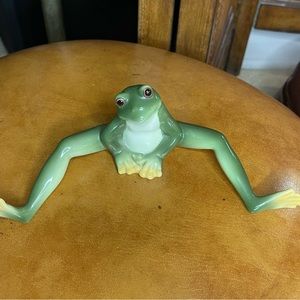 Franz Porcelain Frog FZ0078